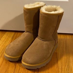NWOT Women’s Tan Aztec Print Ugg Boots